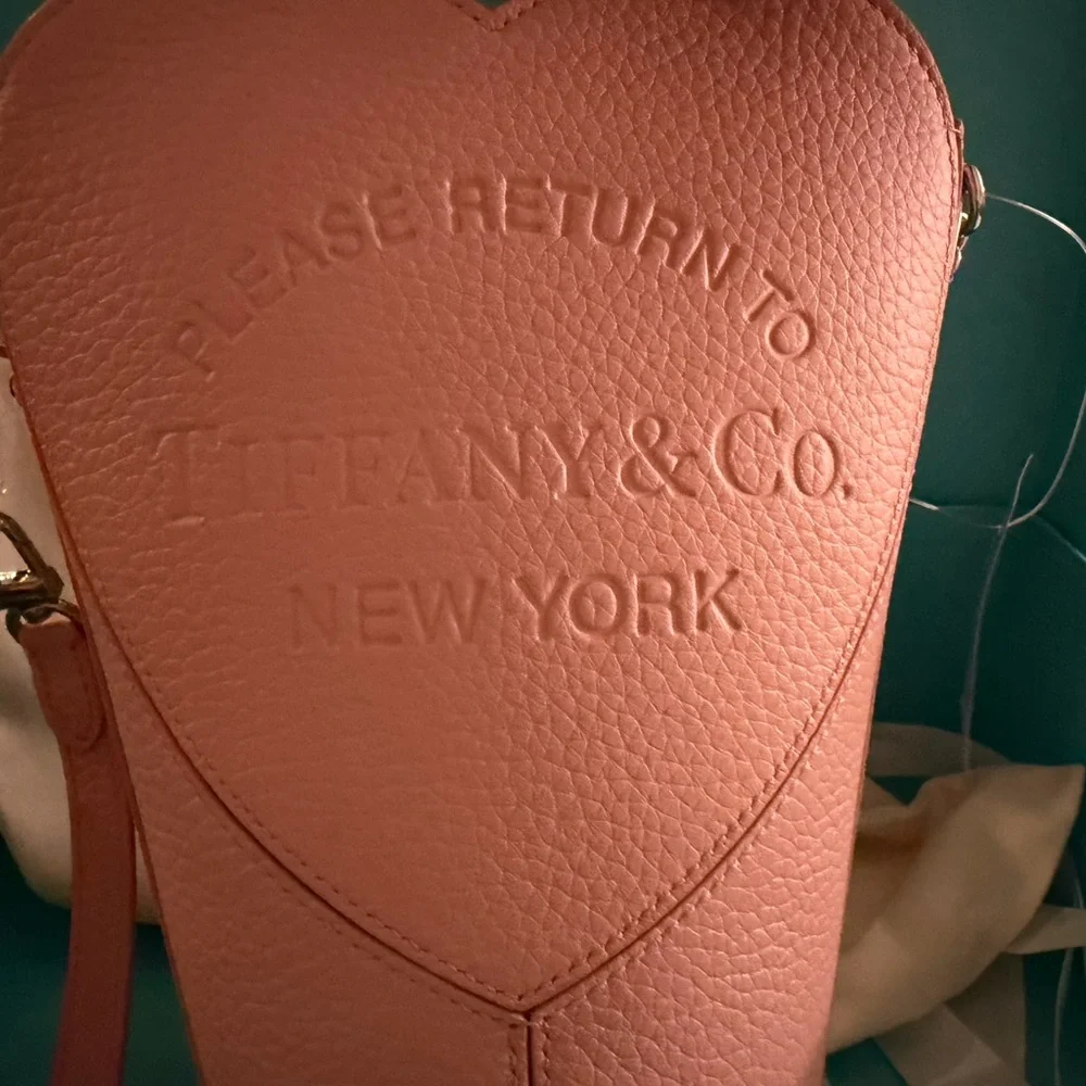 NWT Tiffany & Co.Pink Pebble Leather Heart-Shaped Crossbody bucket bag - Picture 4 of 8